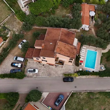 Noemi 3* Pula